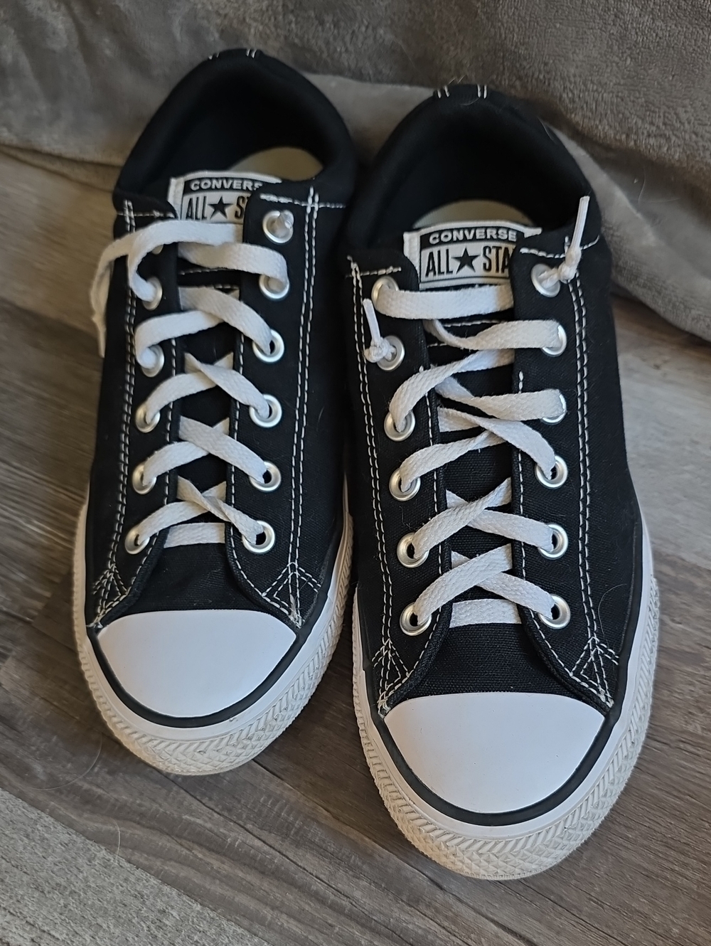 Converse Big Kids Size 7, Mens Size 7, Womens Size 8.5-9 Sneakers